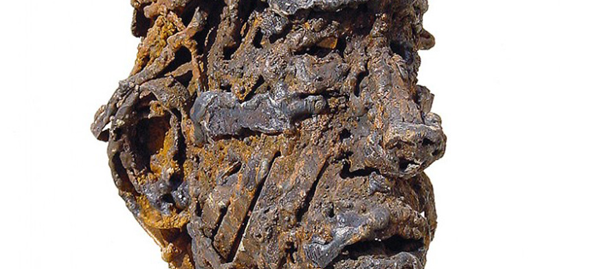 <b>RABÓCZKY Judit Rita | Giacometti (2003) | 39x14x17 cm, hegesztett vas | AMA BOOK I. | részlet</b>