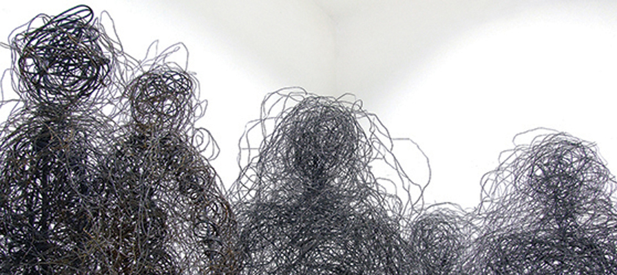 <b>RABÓCZKY Judit Rita | Öten (2010) | 200x90x100 cm/db, hegesztett vas | AMA BOOK II. | részlet</b>
